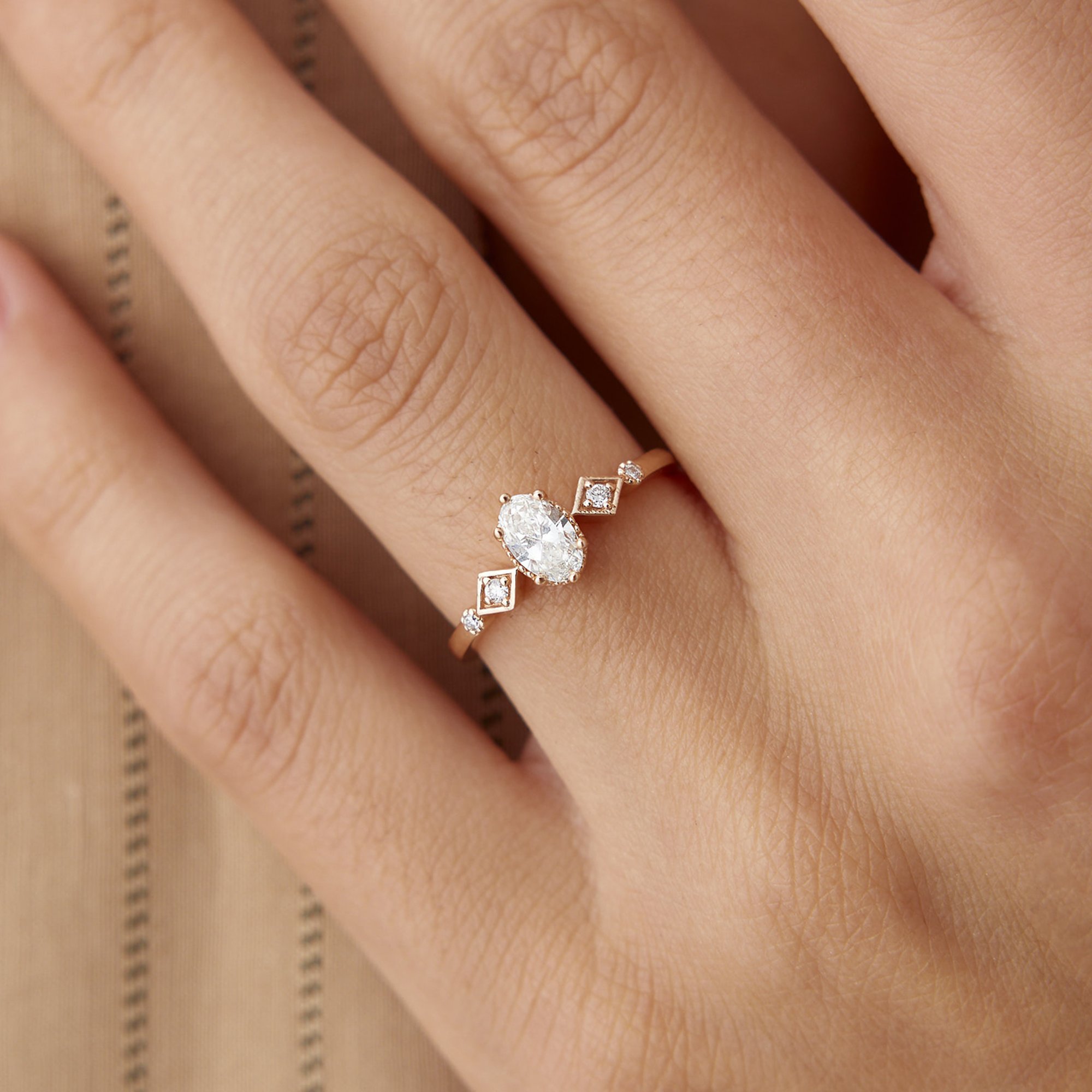 0.40 Ct Pırlanta Oval Tasarım Yüzük