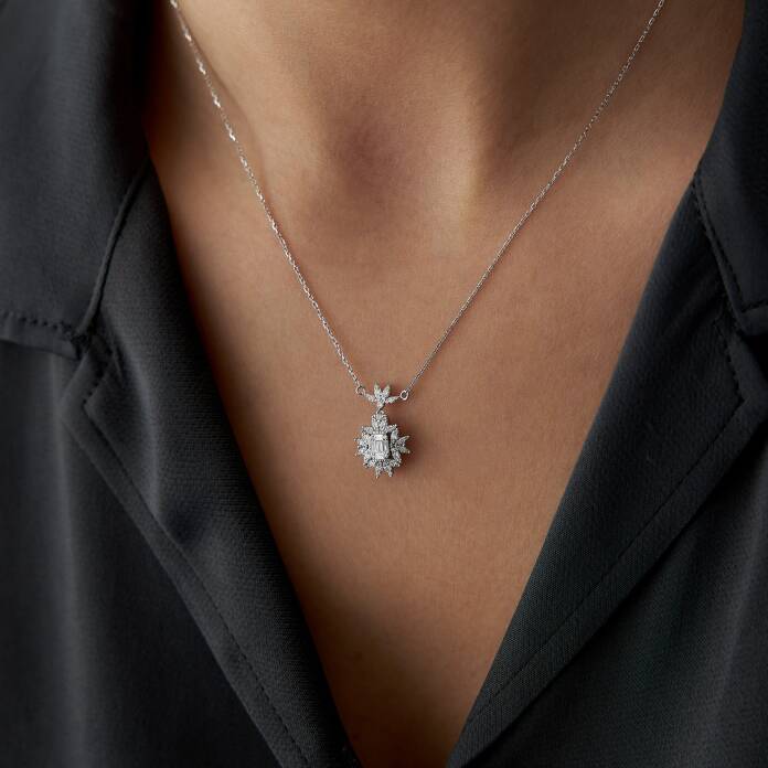 0.32 Ct Pırlanta Pi Baget Kolye - 1