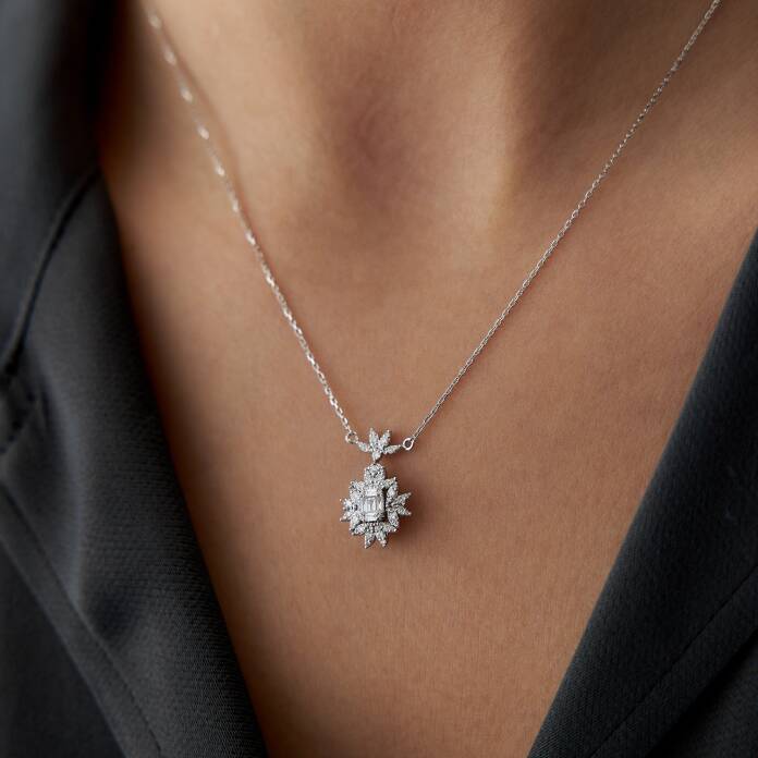 0.32 Ct Pırlanta Pi Baget Kolye - 2