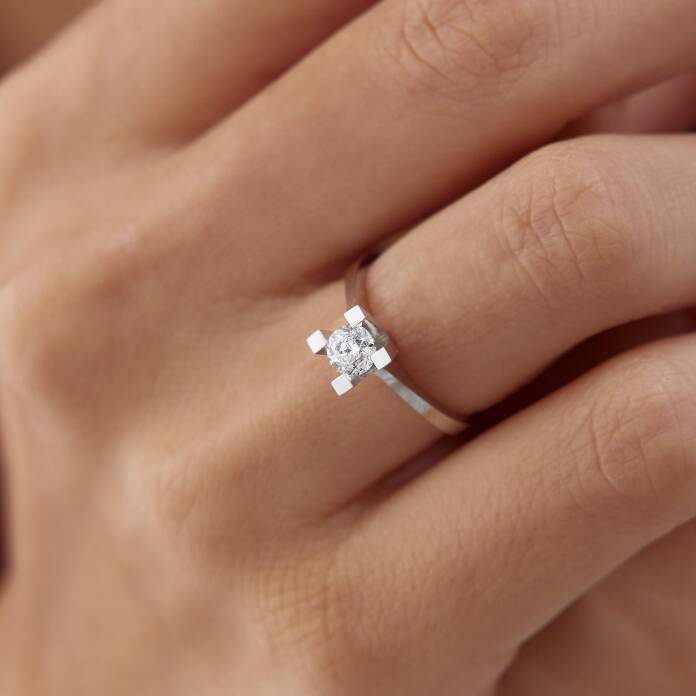 HRD Sertifikalı 0.50 Ct Kare Tırnak Pırlanta Tektaş Yüzük - 1