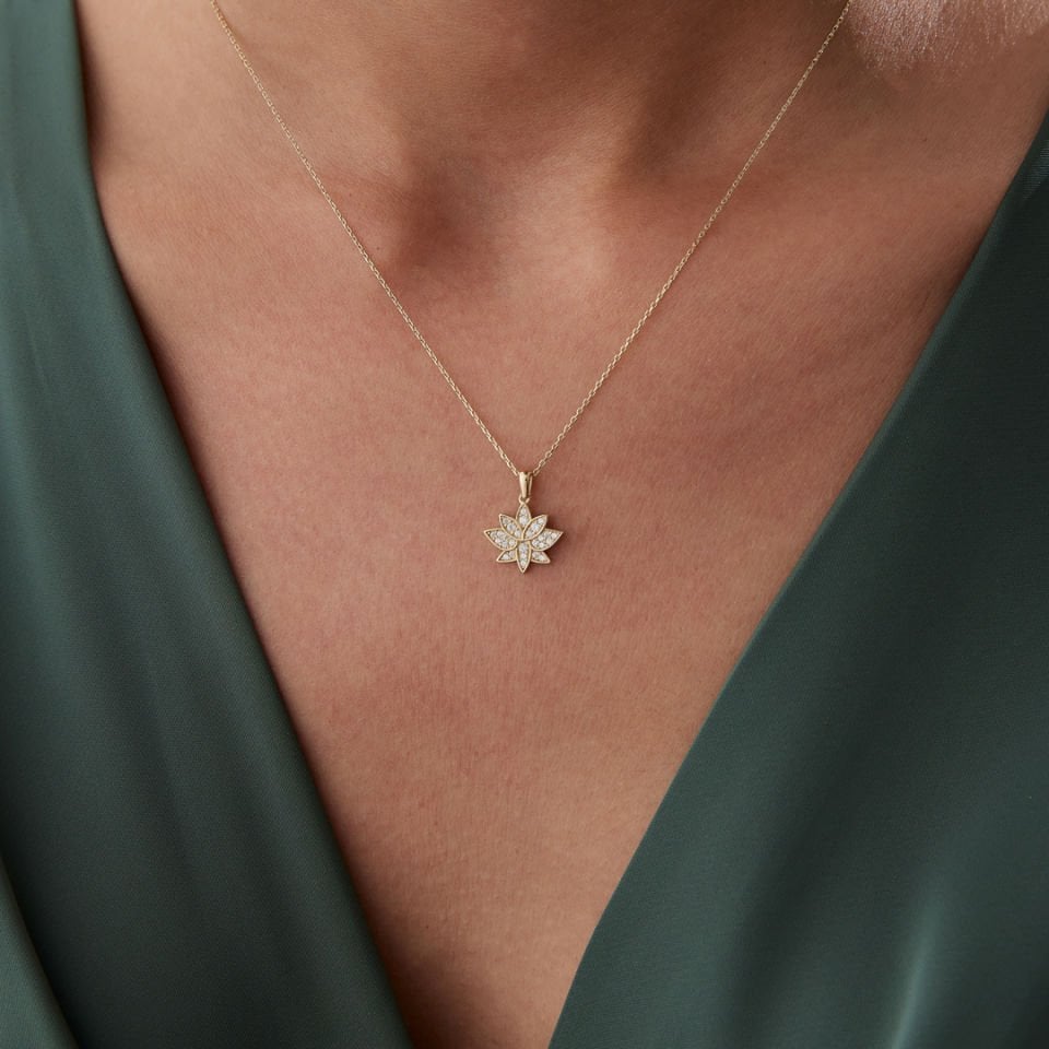 Taşlı Lotus Çiçeği Kolye