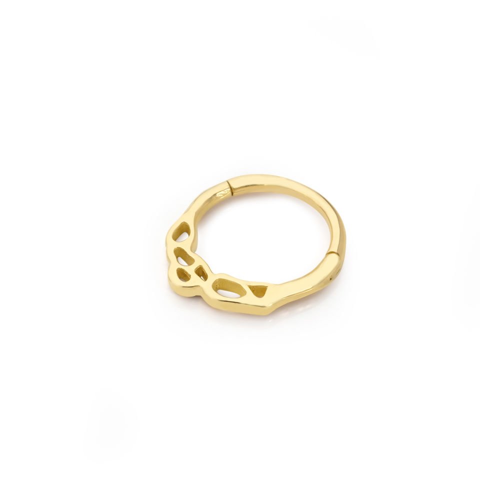 Kara Delik Helix Piercing