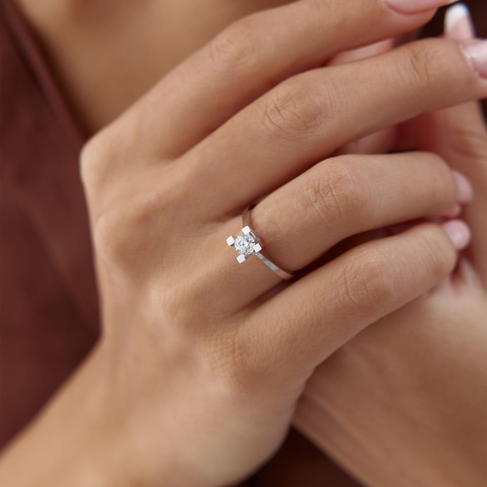 HRD Sertifikalı 0.50 Ct Kare Tırnak Pırlanta Tektaş Yüzük