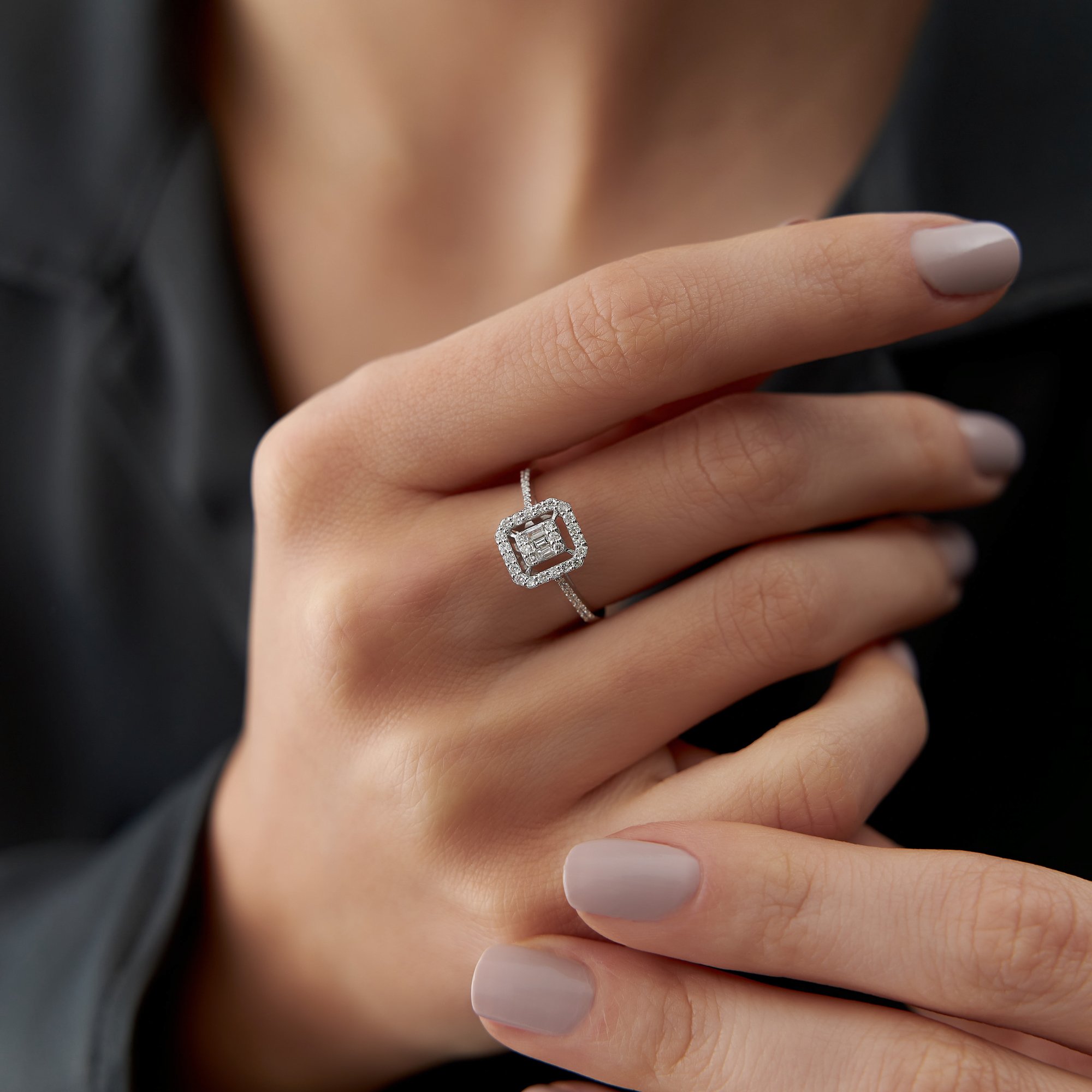0.32 Ct Pırlanta Parçalı Baget Yüzük