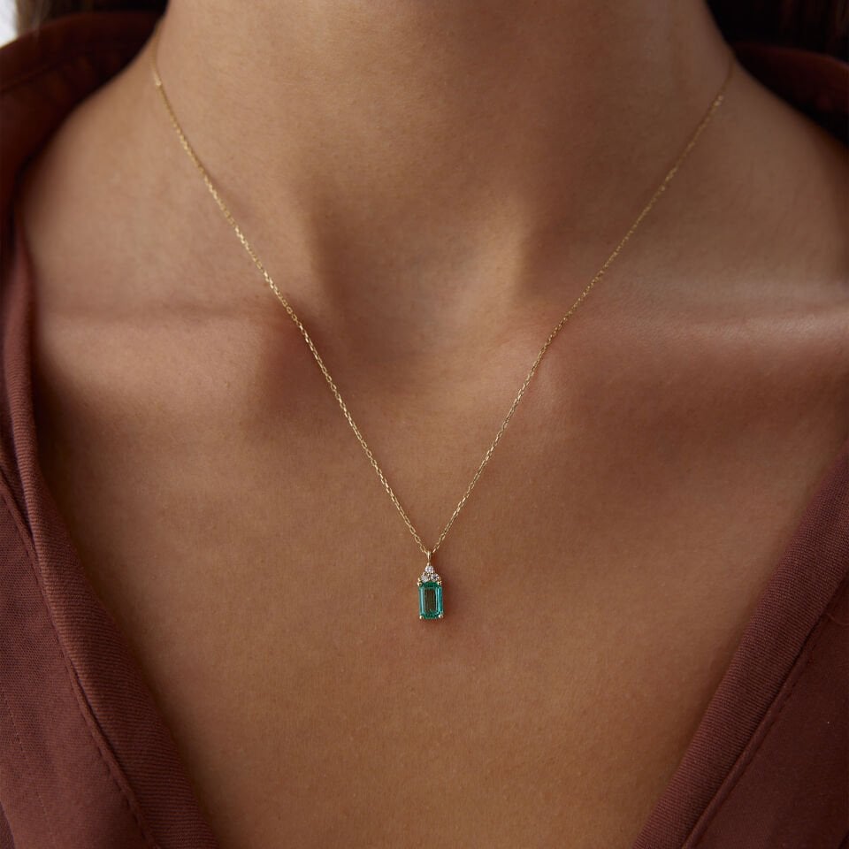 0.48 Ct Zümrüt Pırlanta Kolye