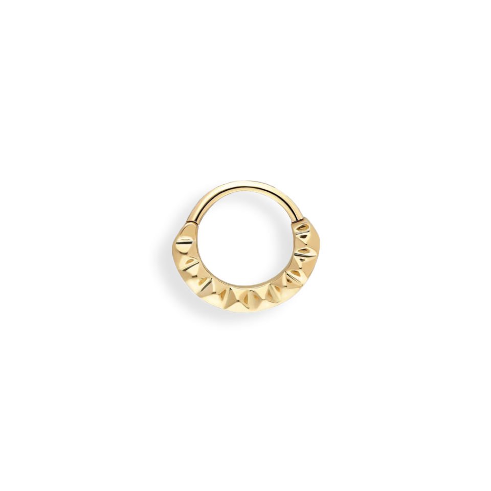 Kabartmalı Helix Piercing