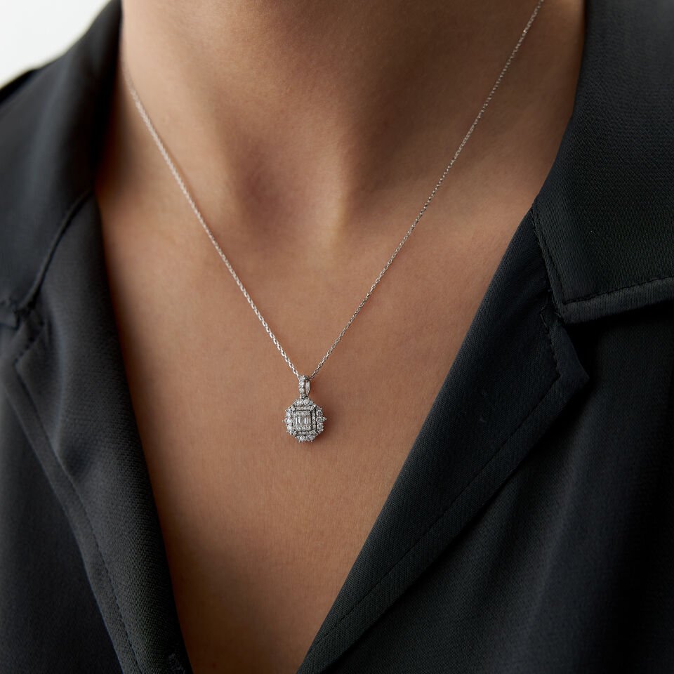 0.33 Ct Pırlanta Che Baget  Kolye