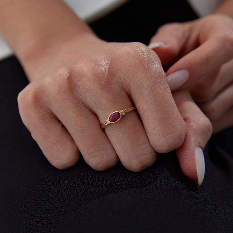 Pembe Oval Kesim Yüzük