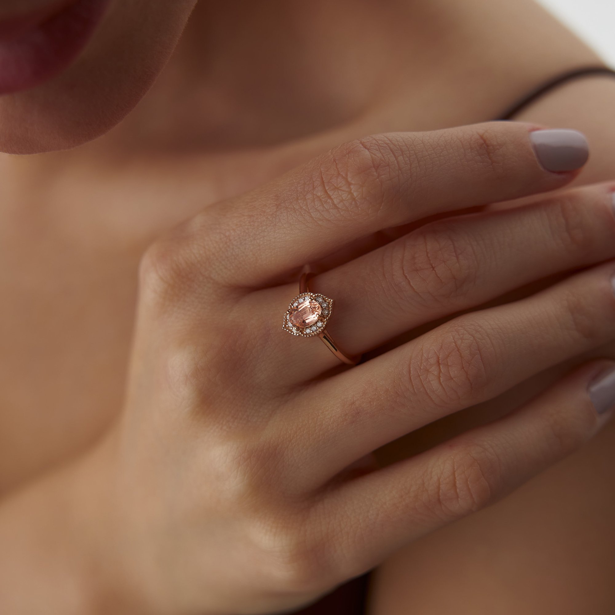 0.12 Ct Pırlanta Oval Morganit Tasarım Yüzük