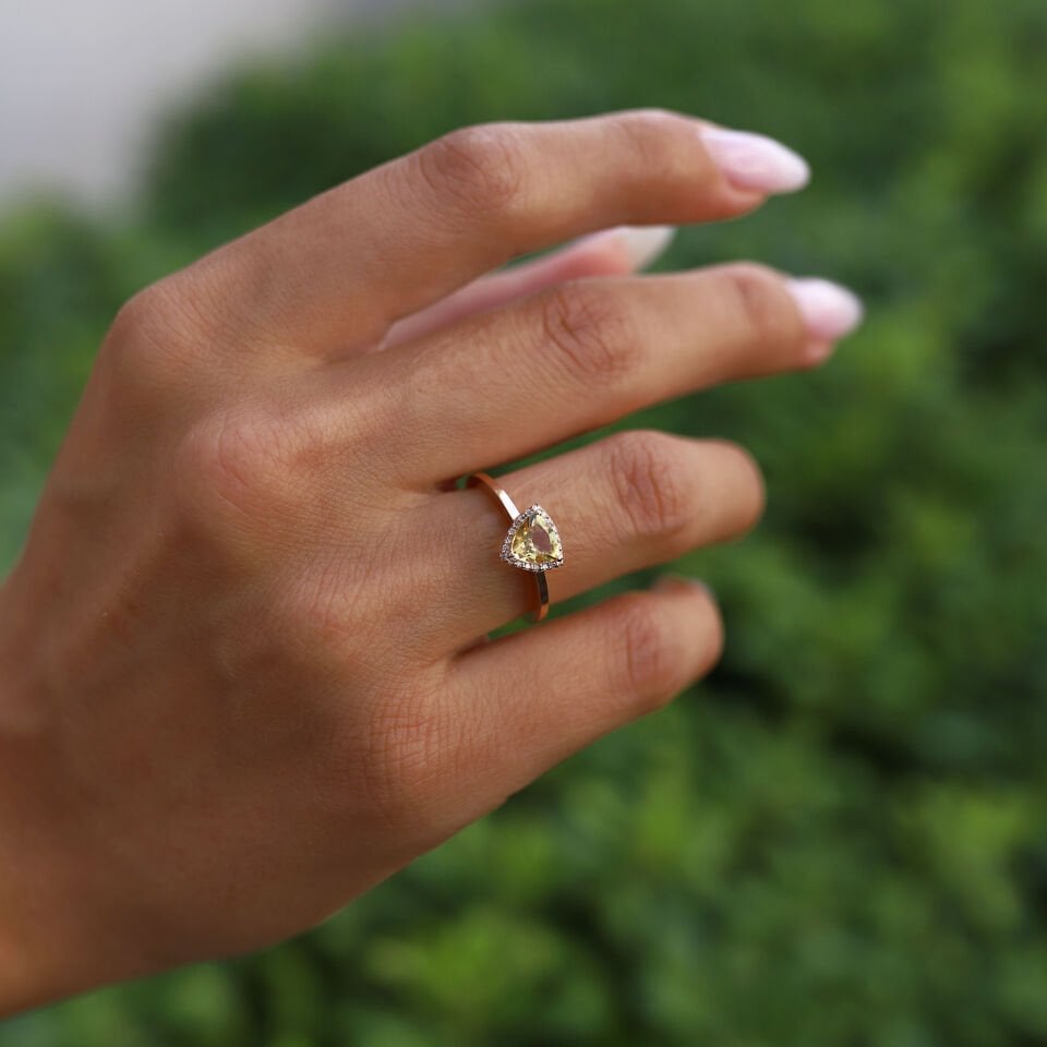0.07 Ct Pırlanta Triangle Citrine Yüzük