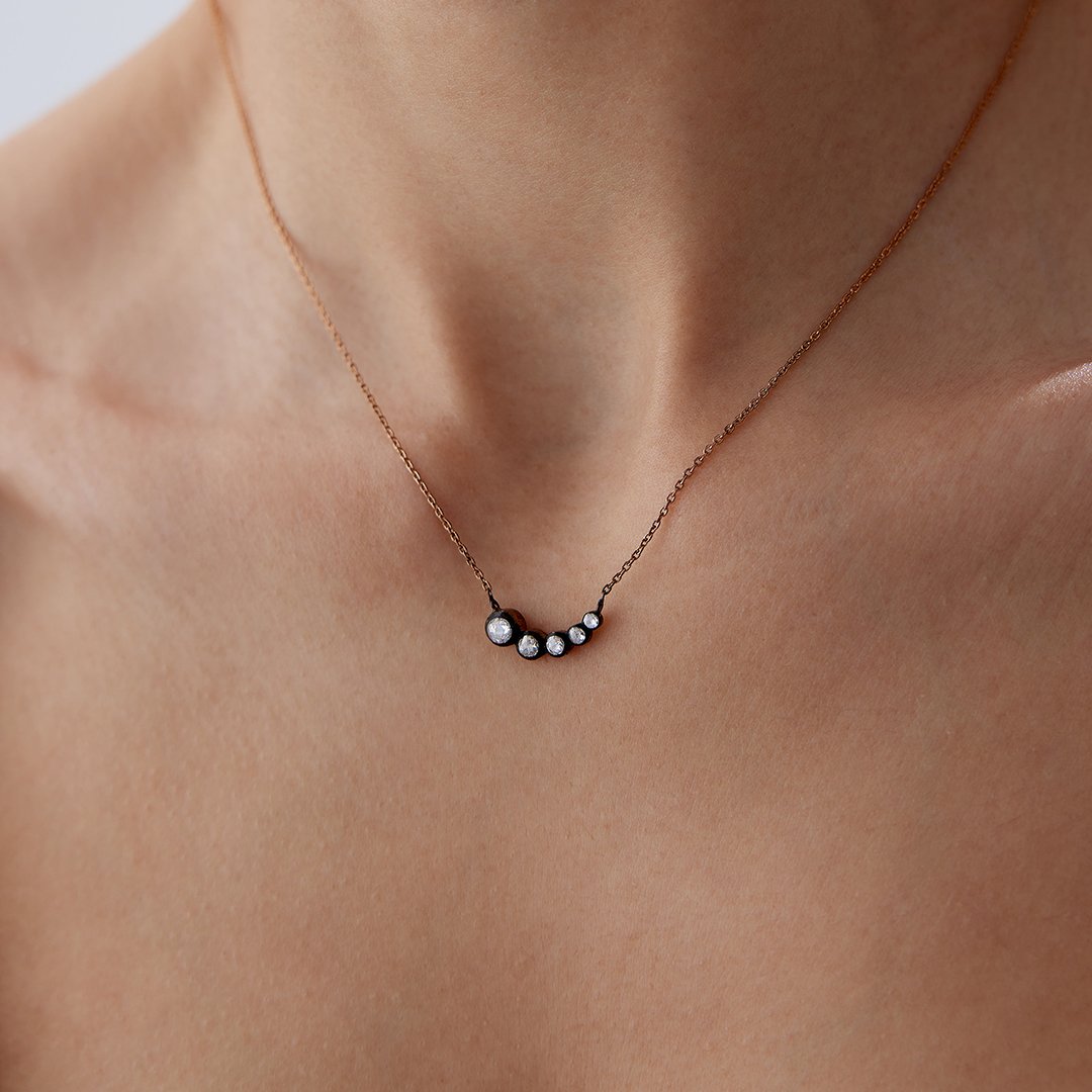 0.28 Ct Elmas Süzme Salıncak Kolye