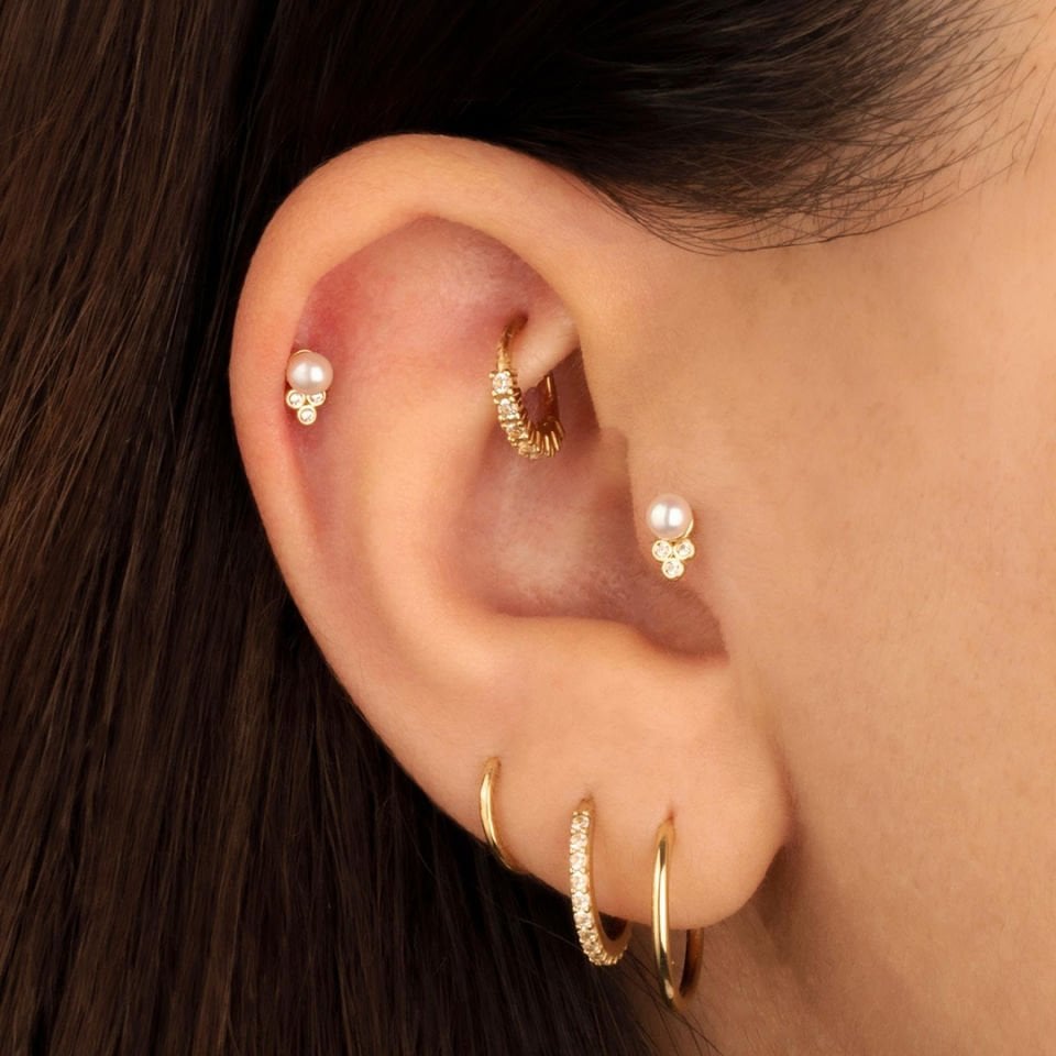 Üç Top Taşlı İncili Tragus Piercing