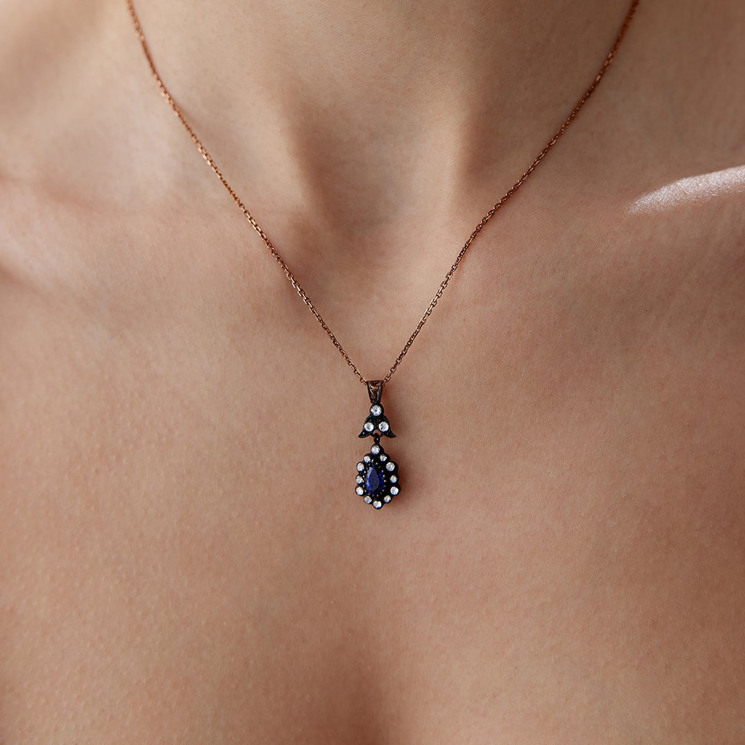 0.64 Ct Elmas Damla Safir Taşlı Kolye