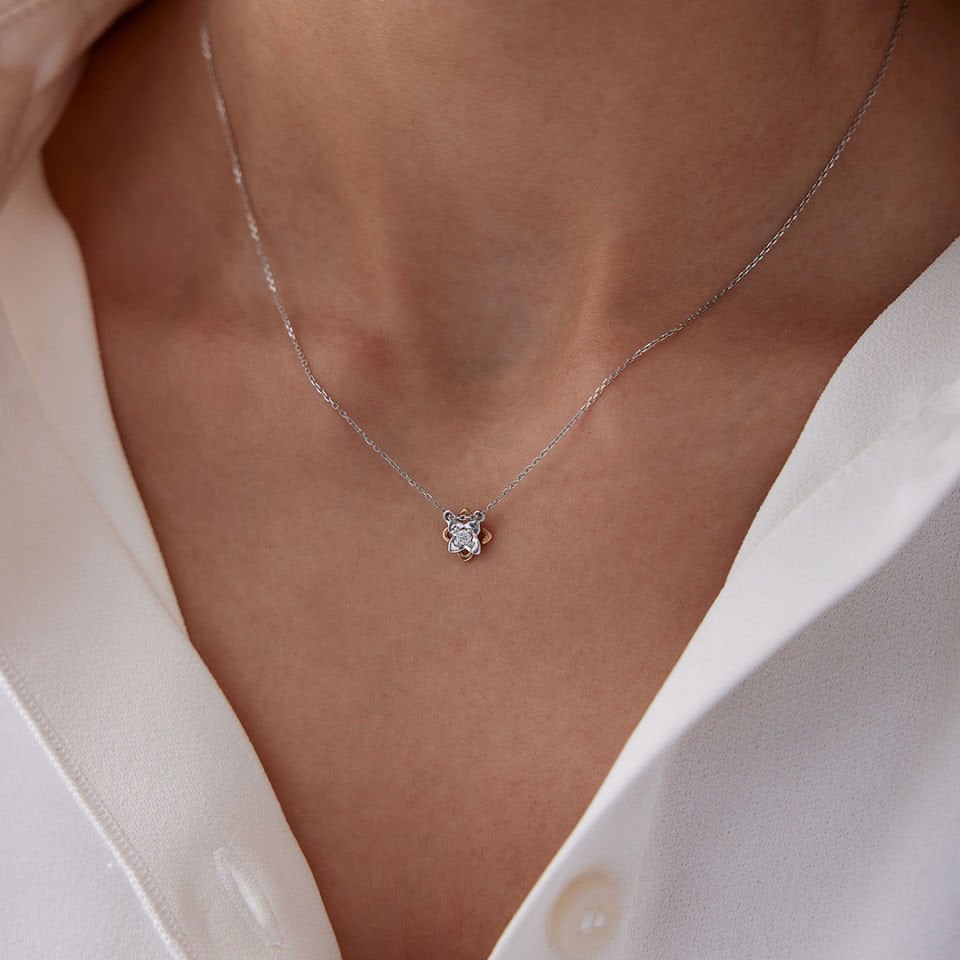 0.05 Ct Pırlanta Çiçek Kolye