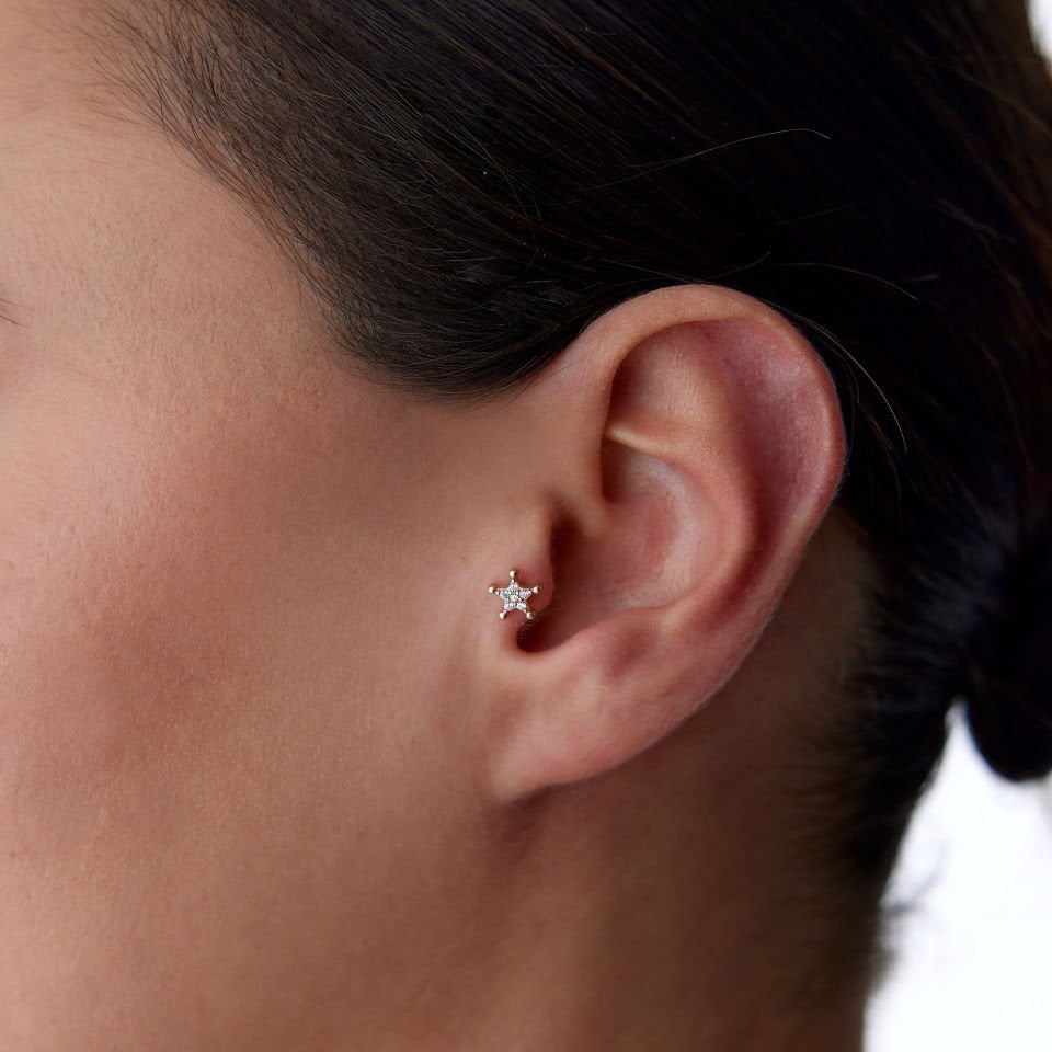 Top Detaylı Taşlı Büyük Yıldız Tragus Piercing