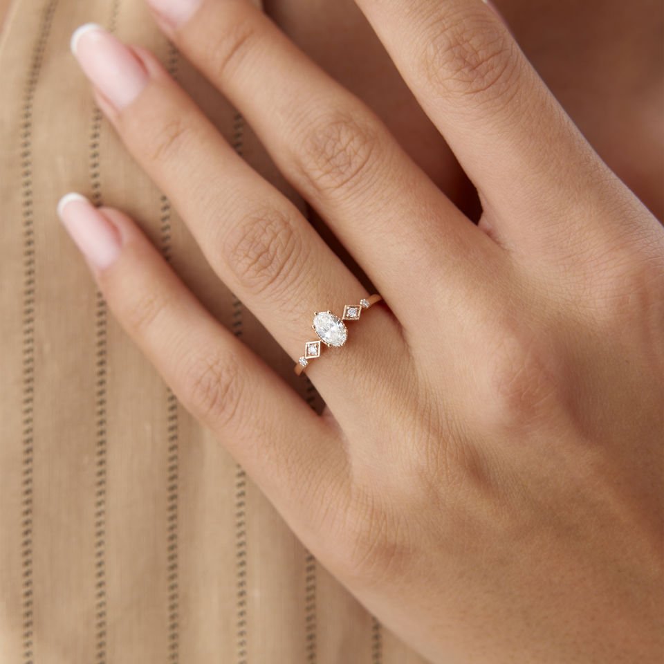 0.40 Ct Pırlanta Oval Tasarım Yüzük