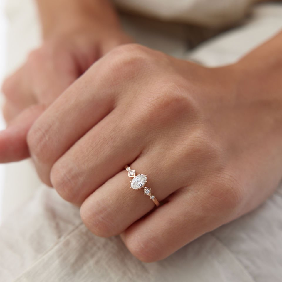 0.40 Ct Pırlanta Oval Tasarım Yüzük