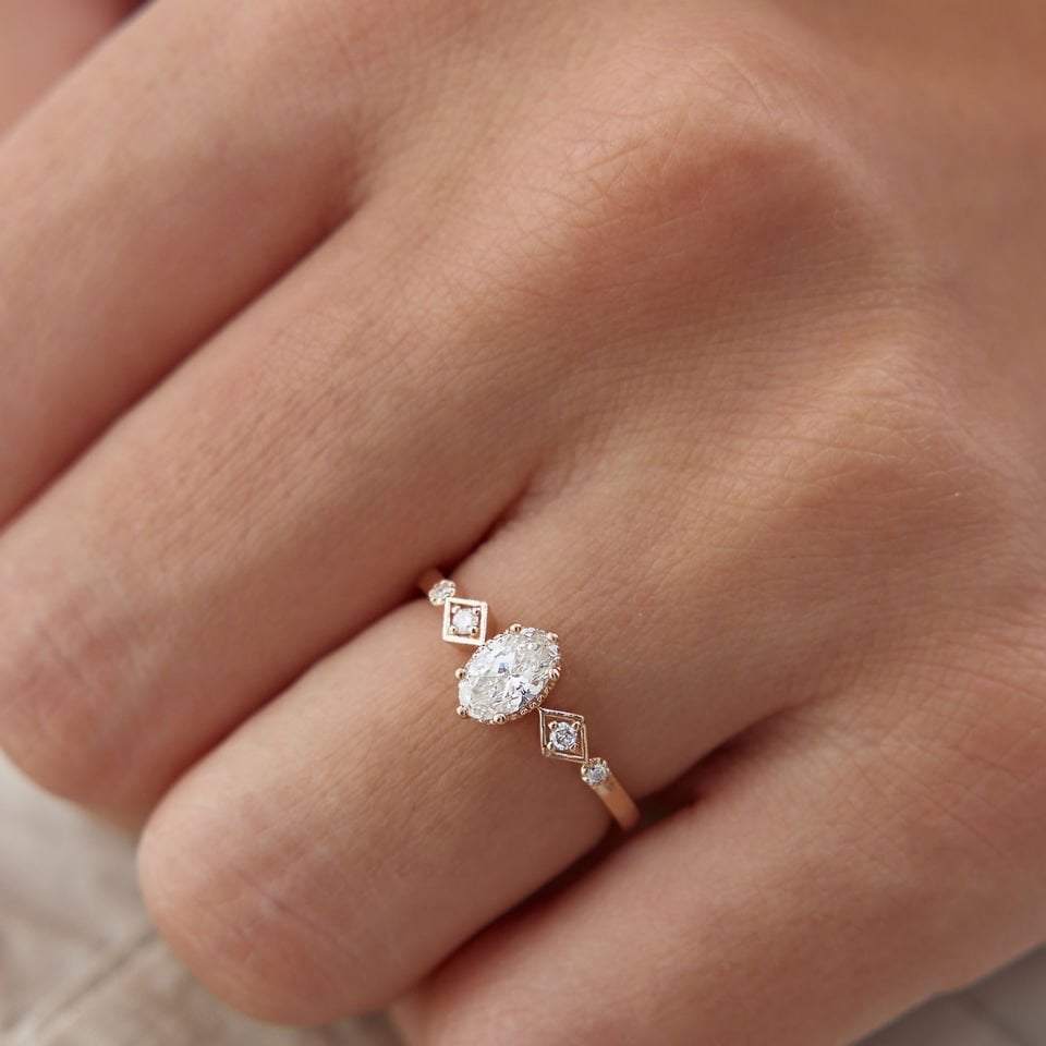 0.40 Ct Pırlanta Oval Tasarım Yüzük