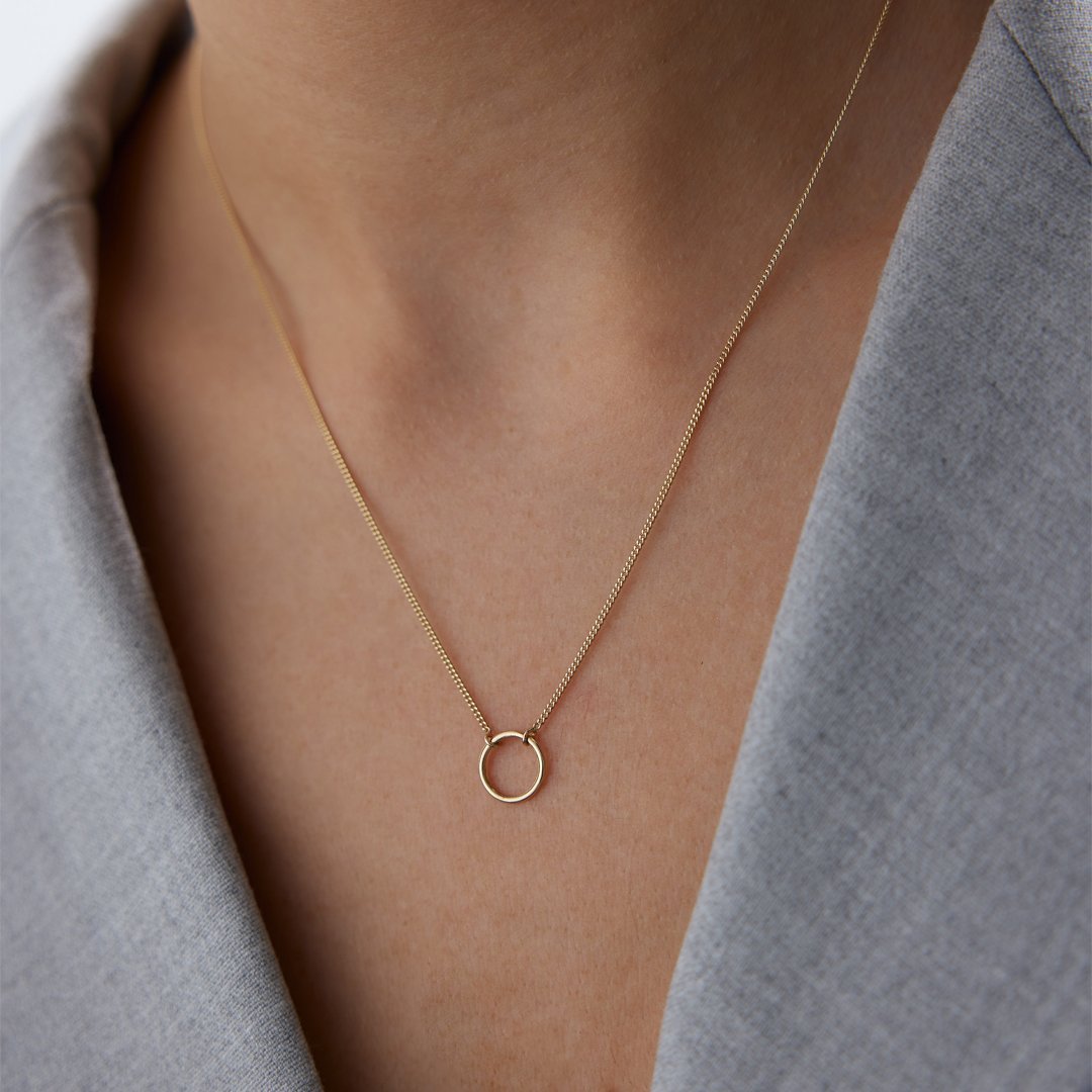 Sade Charm Halkası Kolye