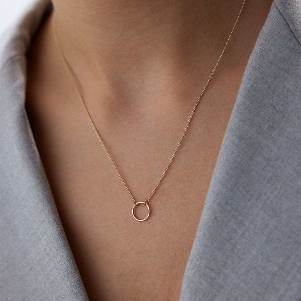 Sade Charm Halkası Kolye