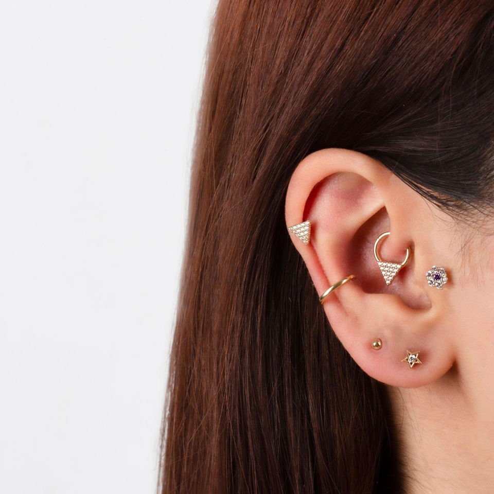 Taşlı Üçgen Motifli Helix Piercing