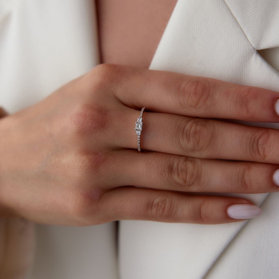 0.29 Ct Pırlanta Üç Taşlı Yüzük