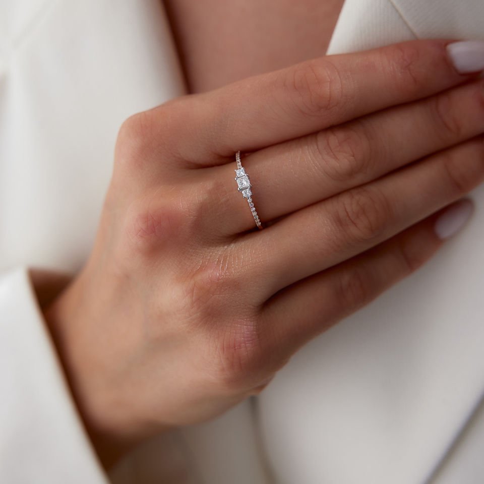 0.29 Ct Pırlanta Üç Taşlı Yüzük