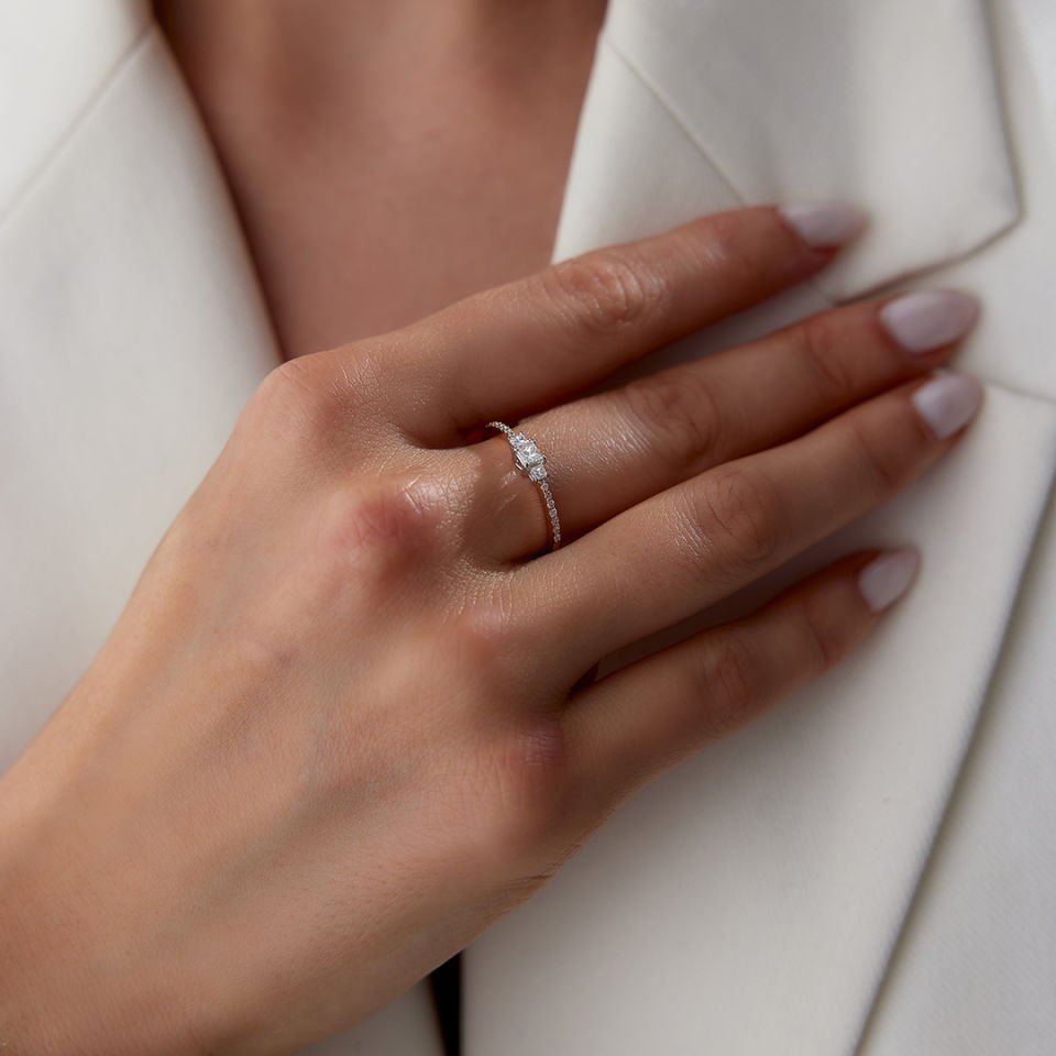 0.29 Ct Pırlanta Üç Taşlı Yüzük