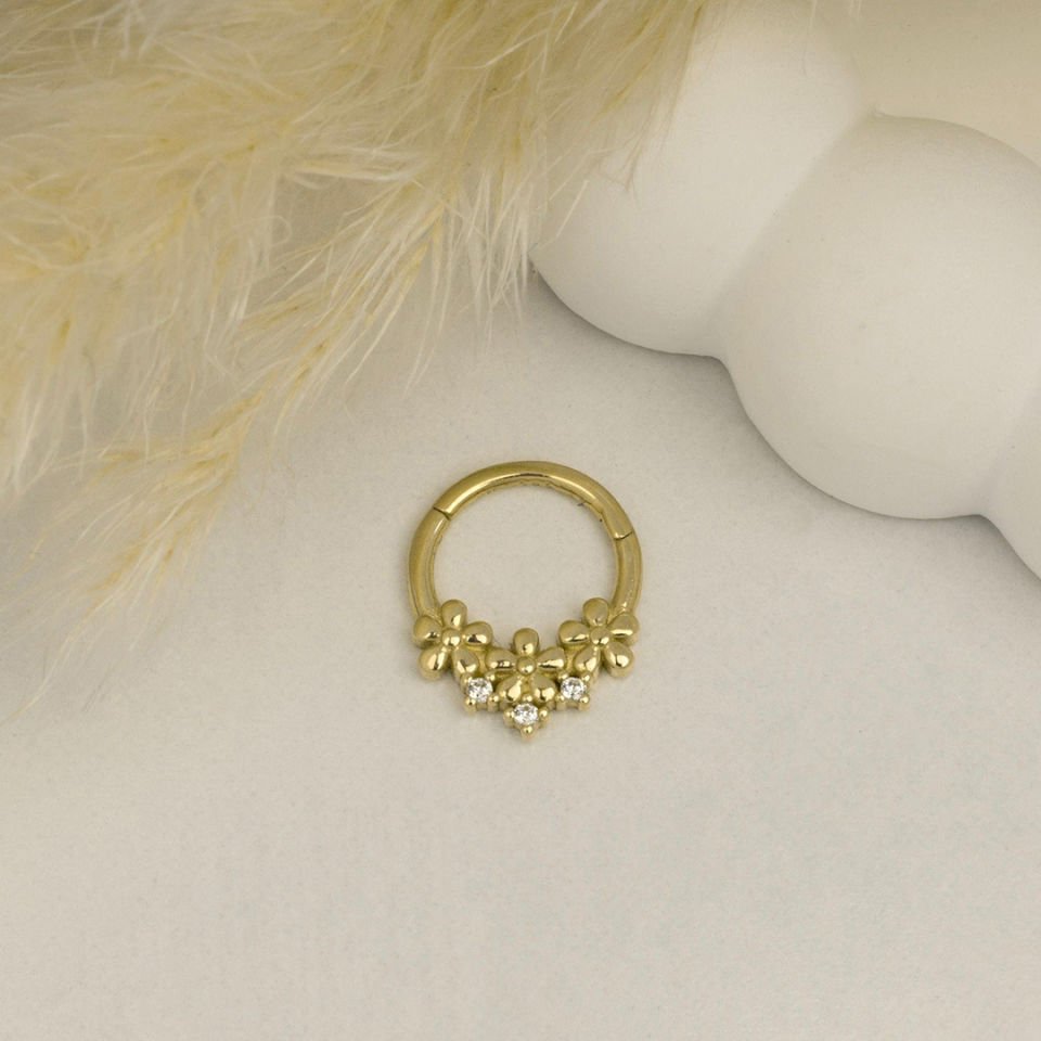 Taşlı Üç Çiçek Motifli Helix Piercing