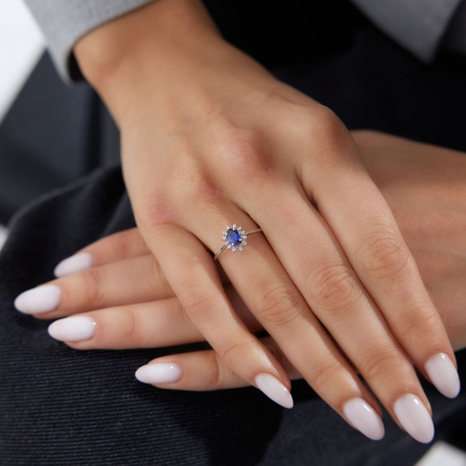 0.55 Ct Pırlanta Oval Safir Yüzük