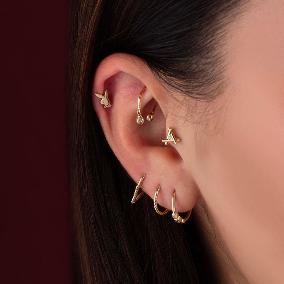 Üçgen Motifli Minimal Tragus Piercing