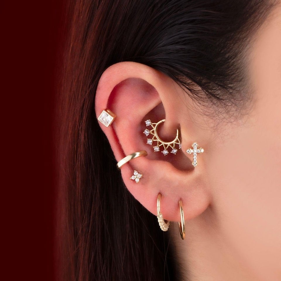 Yedi Taşlı Taç Helix Piercing