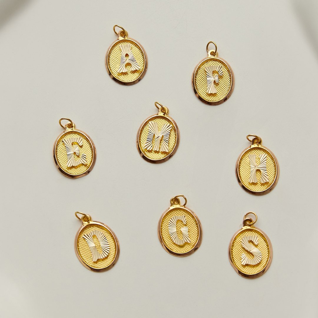 Kalemli Vintage Oval Harf Kolye Ucu