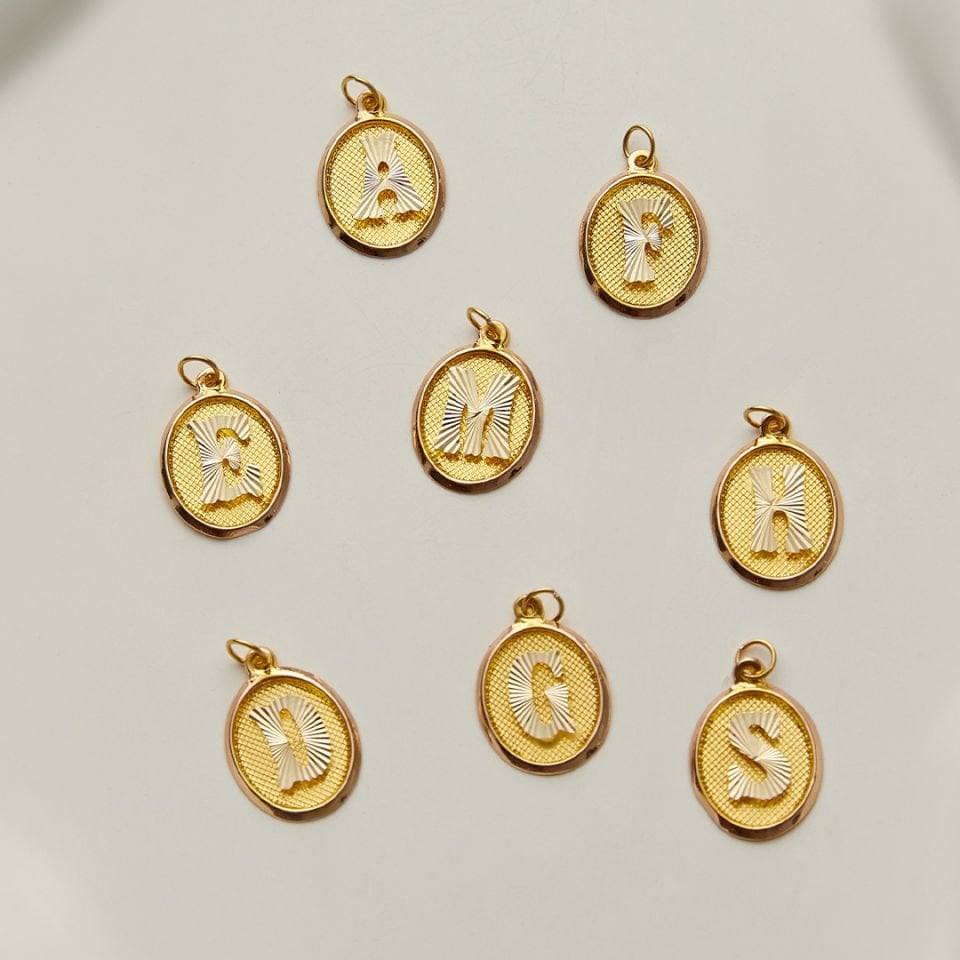 Kalemli Vintage Oval Harf Kolye Ucu