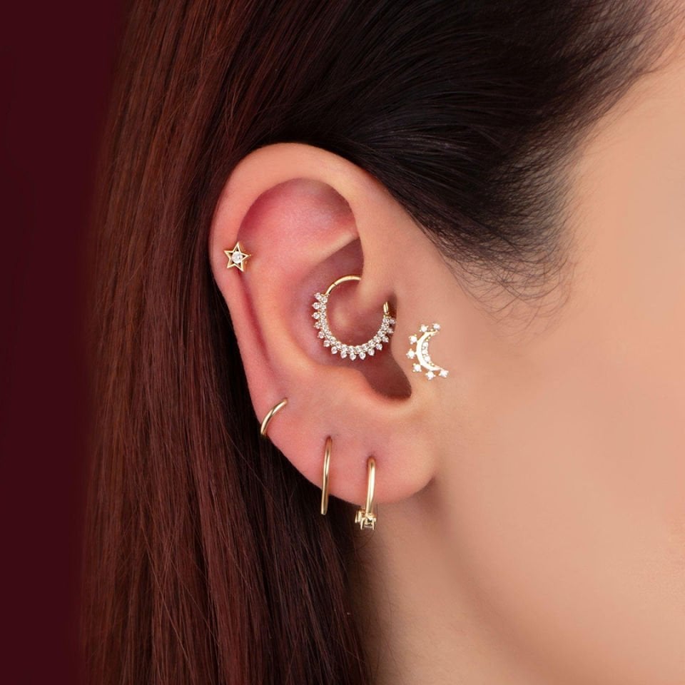 Parlayan Ay Tragus Piercing