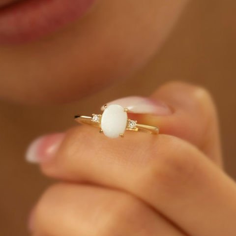 Beyaz Oval Taşlı Yüzük