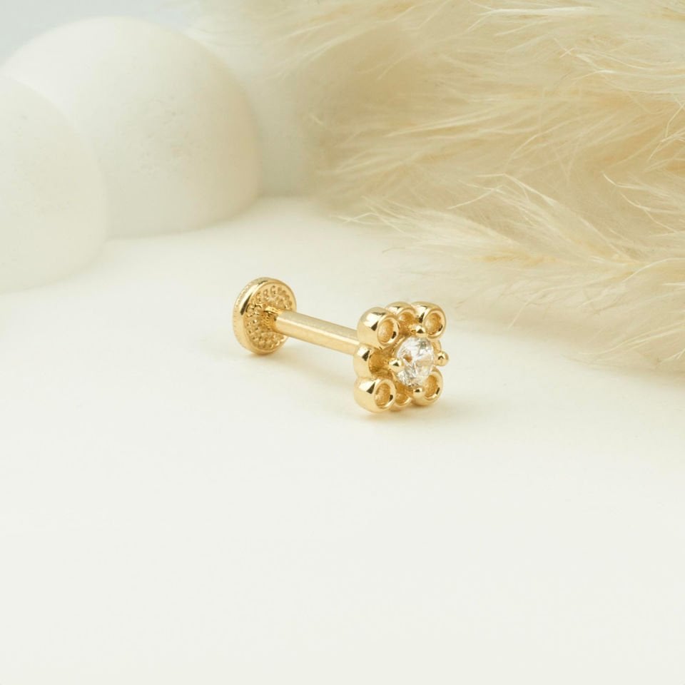 Taşlı 4 Daireli Minimal Tragus Piercing
