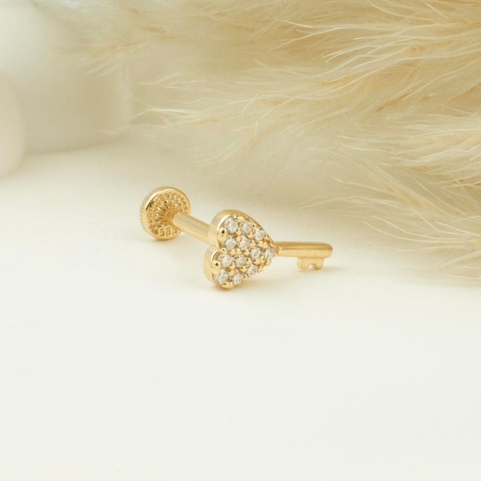 Taşlı Kalbin Anahtarı Minimal Tragus Piercing