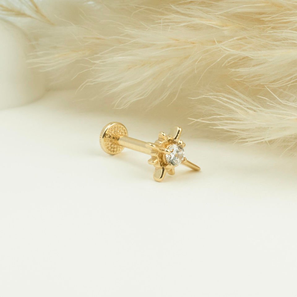 Taşlı Parlayan Yıldız Minimal Tragus Piercing