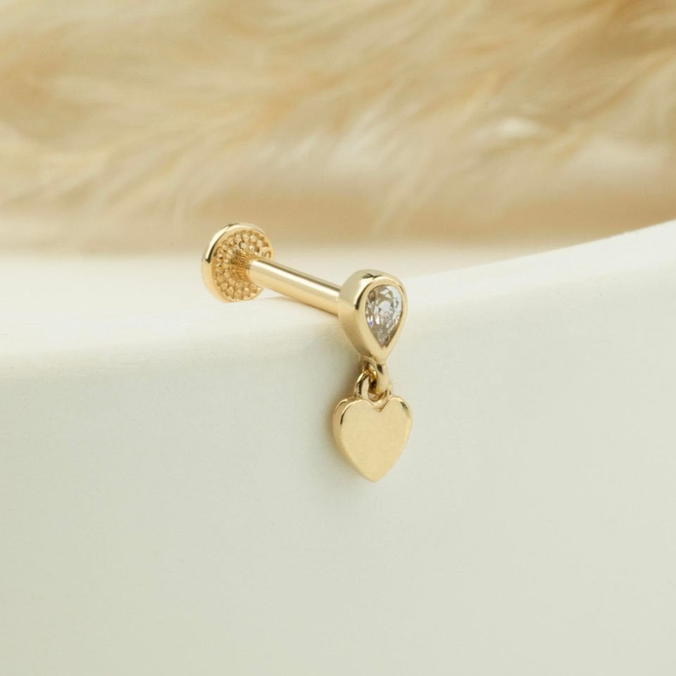 Damla Taşlı Kalp Sallantılı Minimal Tragus Piercing