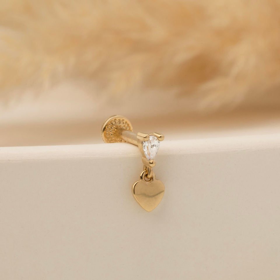 Markis Taşlı Kalp Sallantılı Minimal Tragus Piercing