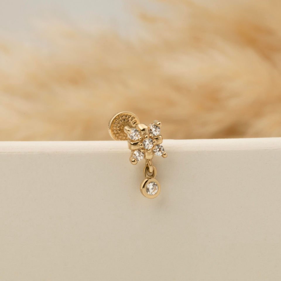 Taşlı Sallantılı Minimal Tragus Piercing