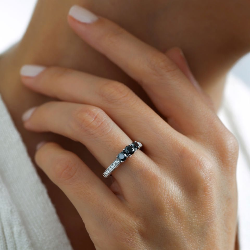 0.35 Ct Tria Siyah Pırlanta Yüzük
