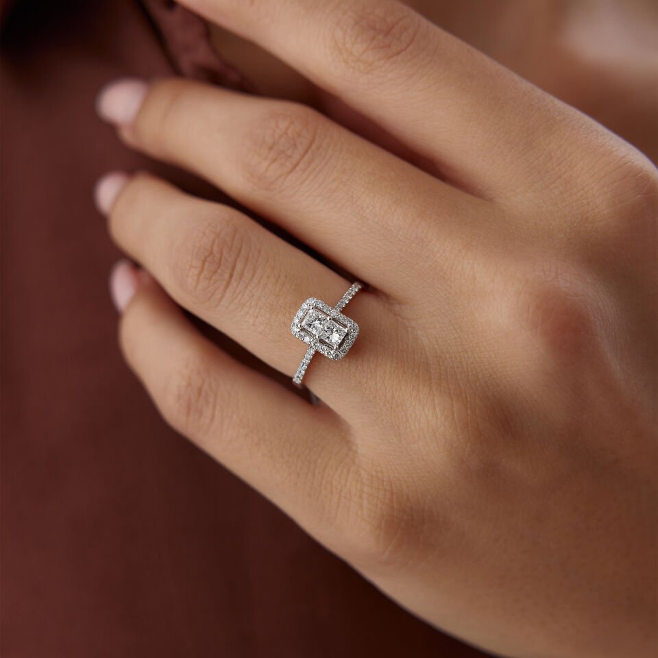 0.40 Ct Pırlanta Heta Parçalı Baget Yüzük